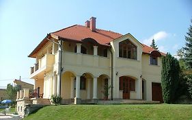 Bruckner Villa Apartman